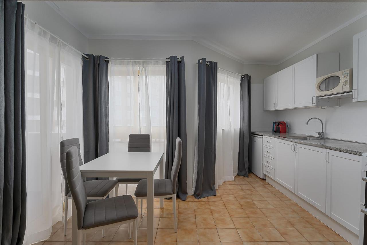 Sunny Flat W/ Balcony & Pool By Lovelystay Портиман Екстериор снимка