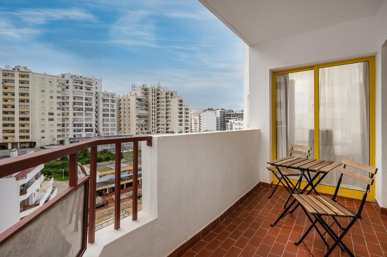 Sunny Flat W/ Balcony & Pool By Lovelystay Портиман Екстериор снимка