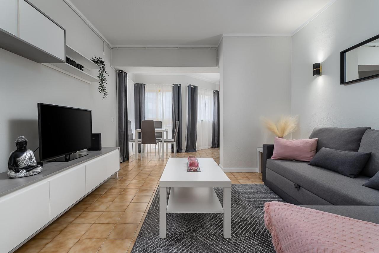 Sunny Flat W/ Balcony & Pool By Lovelystay Портиман Екстериор снимка